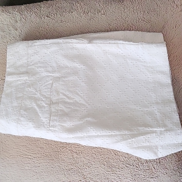 Banana Republic shorts, 4.5" inseam, size 0P - Picture 2 of 2